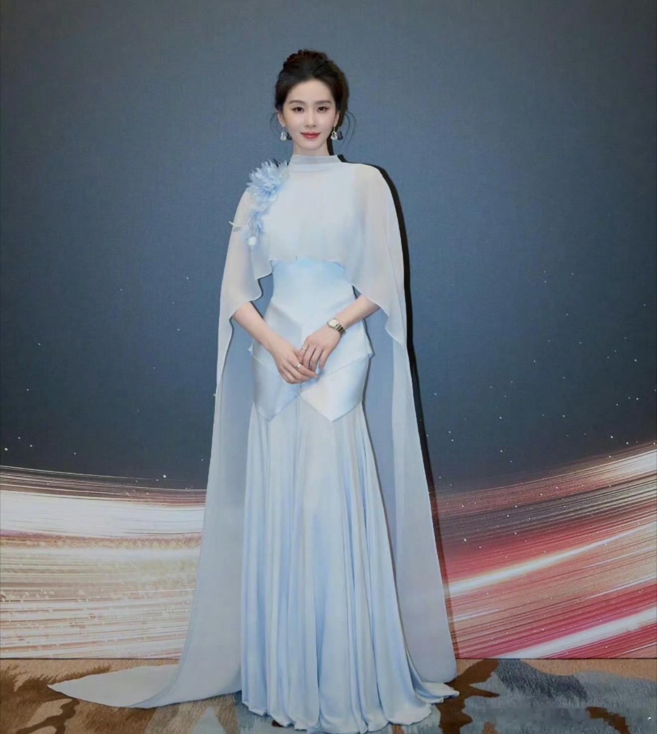 赵丽颖刘诗诗两位85🌸self-portrait特别定制造型，你Pick谁