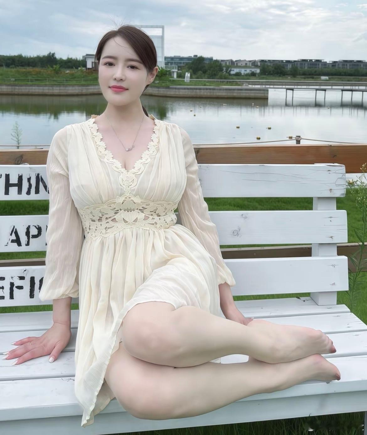 迷人的秘书小阿姨​​​