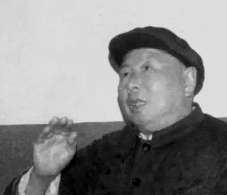 1952年，开封市委书记戴季英，自认资格老、功劳大，写信向中央和毛主席要官，希望