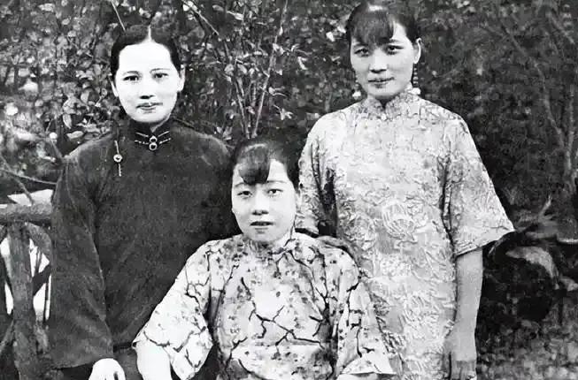 1949年，蒋介石下野前动了杀心，密令对宋庆龄下手。孙科得知后连夜踹开特务据点大