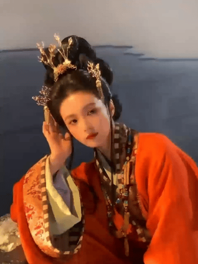 张雅钦古装美成啥了看到张雅钦的古装造型，才知道什么叫天选古人！汉服在她身上既显