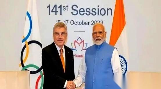 2036年奥运会，现在成了一块烫手山芋。全世界都伸着脖子盼我们接，我们自己却连