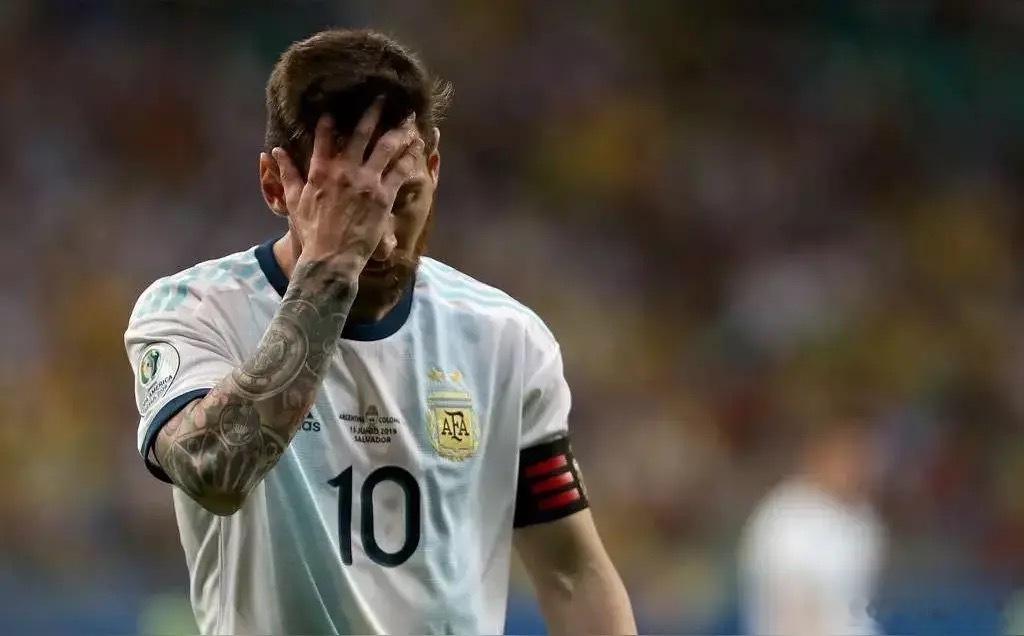 巴萨6:7被国米淘汰，梅西五味杂陈。巴萨输了梅西可能会开心，毕竟被巴萨扫地出门，