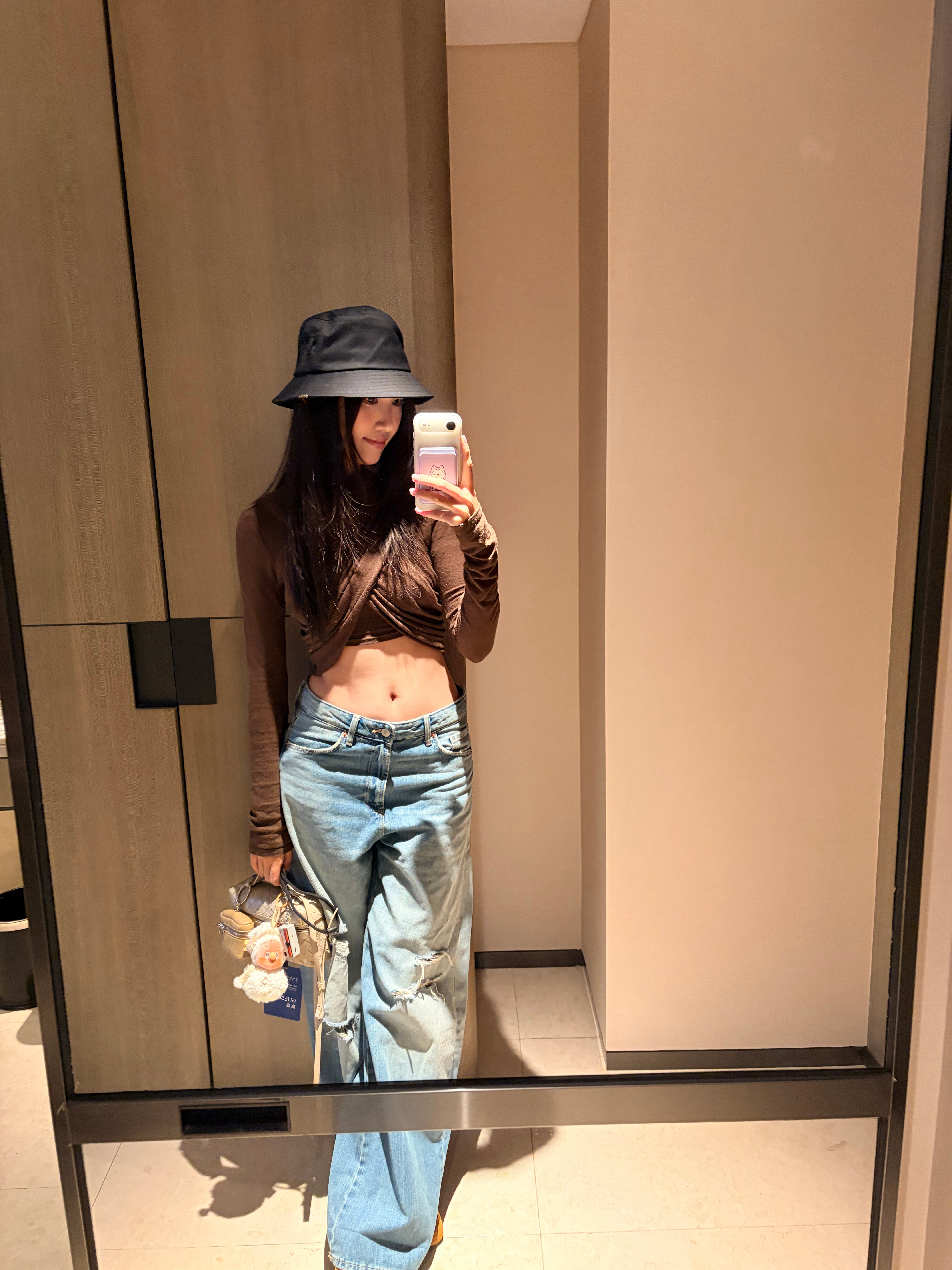 家人们谁给我p一个犹如雕刻般的腹肌ootd