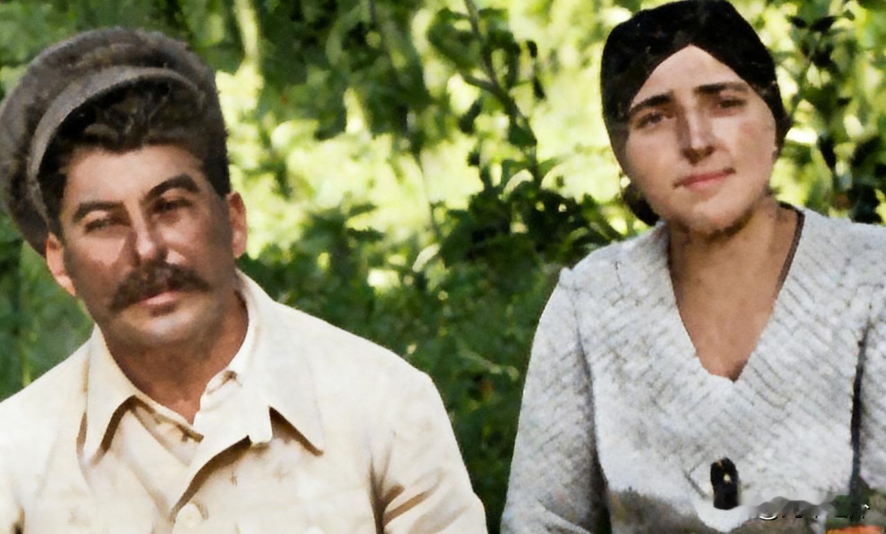 1932年克里姆林宫惨案：烟头掷脸逼死娇妻，一封绝信让斯大林彻底黑化193