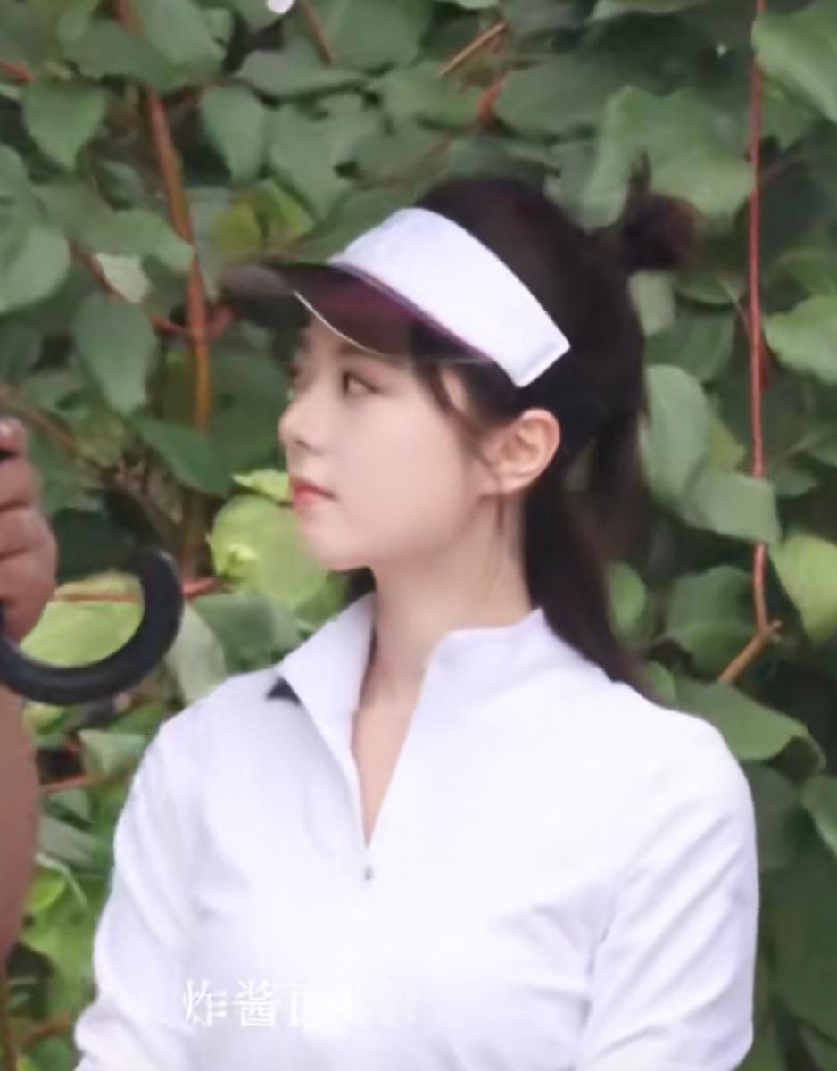 赵今麦《无可替代》徐迟路透，活力运动风徐总，好有氛围感！​​​