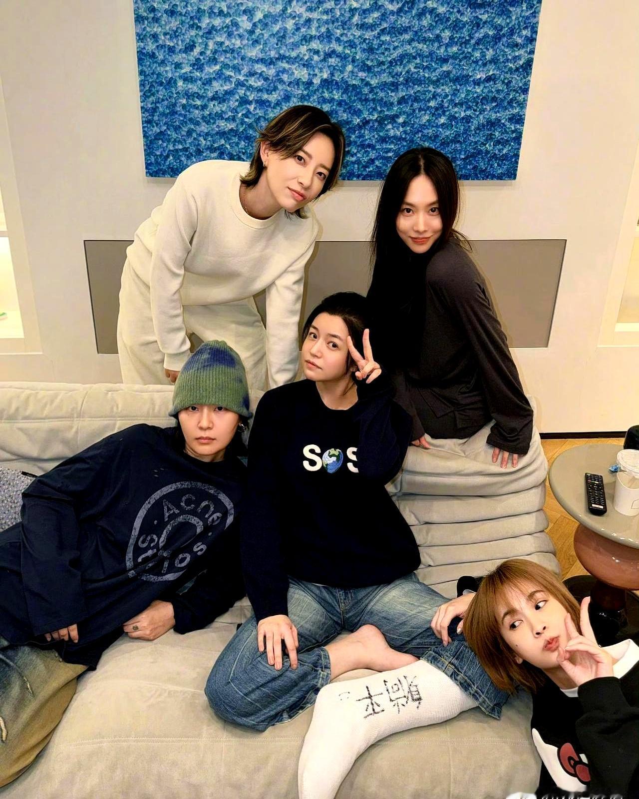 陈妍希在健身房练狠了，右脚跟腱断裂，刚做完手术。3月30日她跳箱子失误，