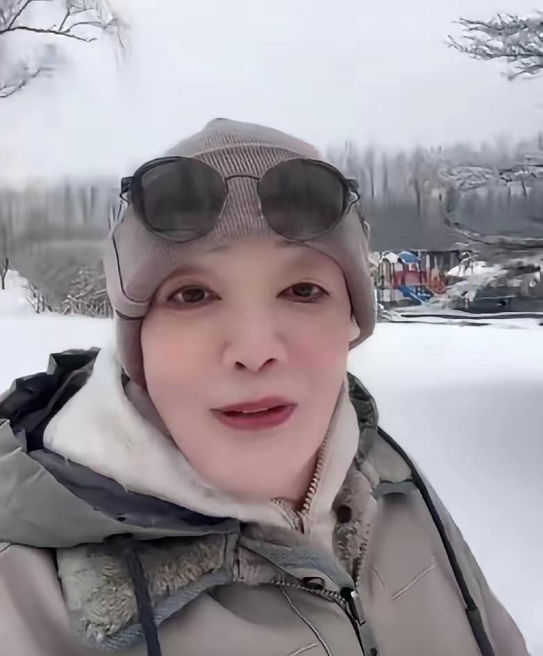 网友说得太对了，麻六记兰姐是个称职的老母亲，而，汪小菲却不是个合格成熟的儿子