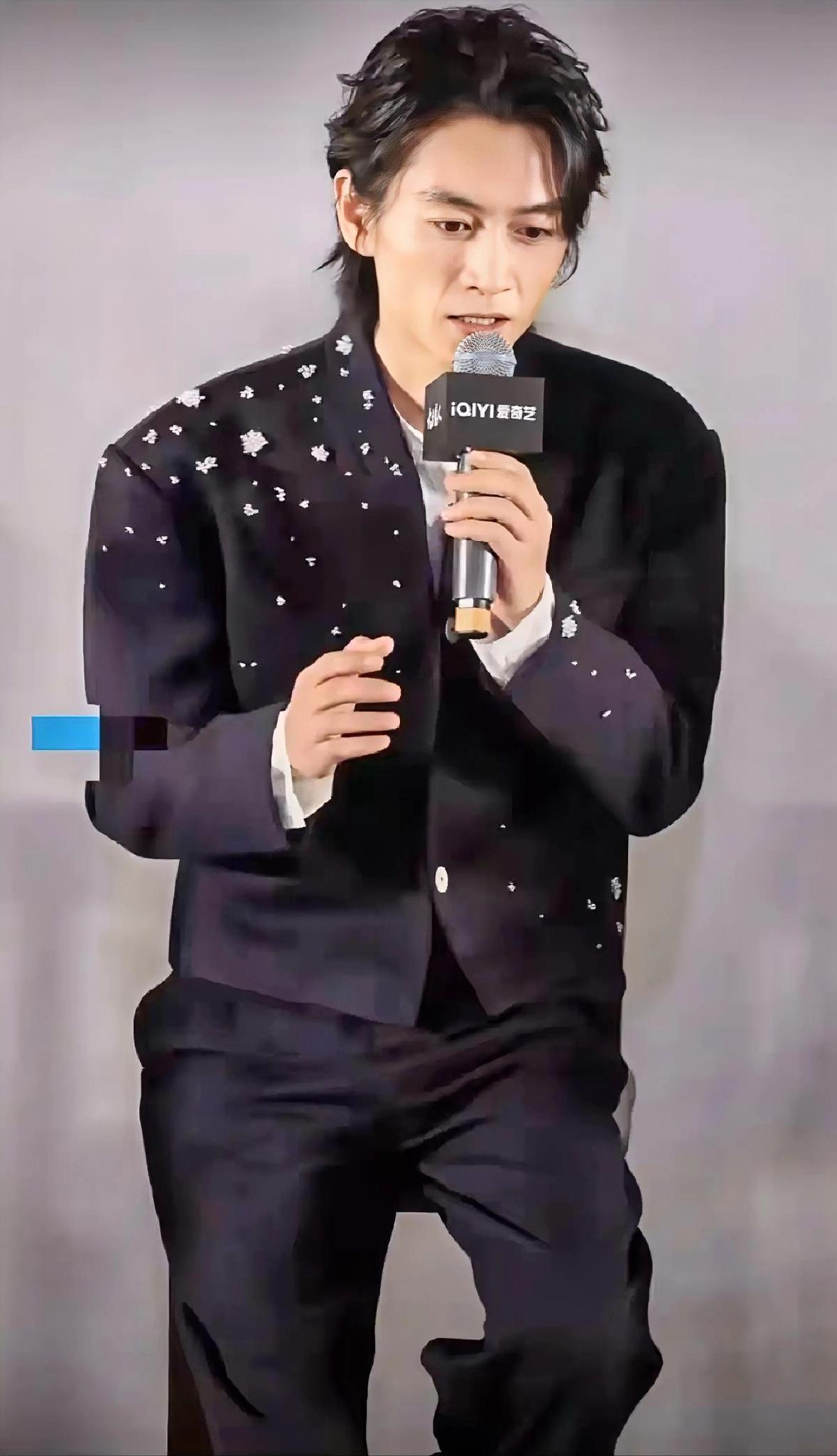 这一波又被陈妍希装到了，陈晓瘦得脱了相，陈妍希估计心想着“离婚离对了”，但事