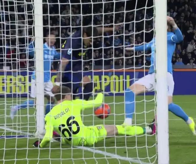 【进球被取消，孔蒂老师傅站在看台上干瞪眼】上一场搞心态无效，孔老师还吃了一张红牌