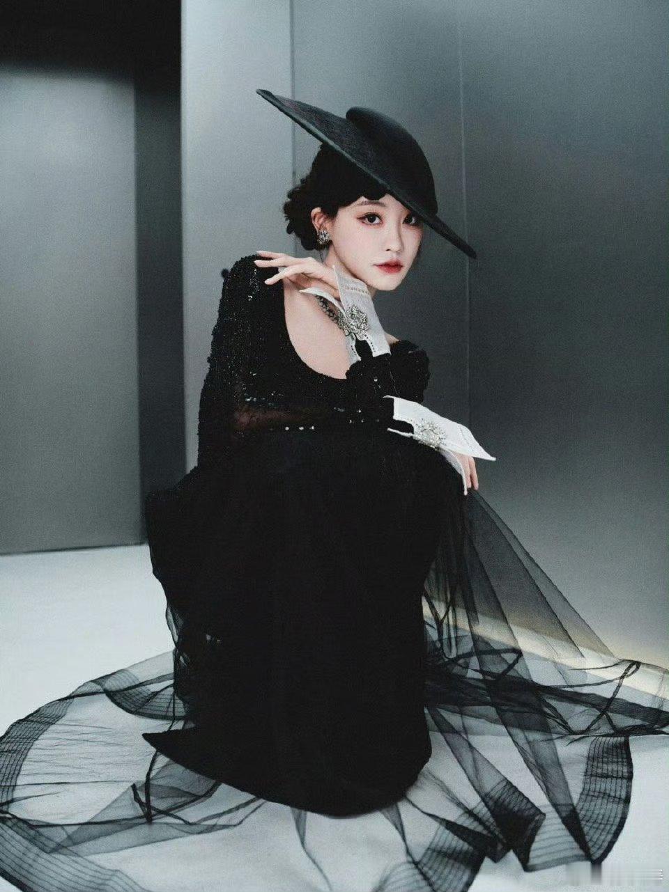 祝绪丹真的火力全开了🙌🙌🙌晚宴第二套金凤礼服