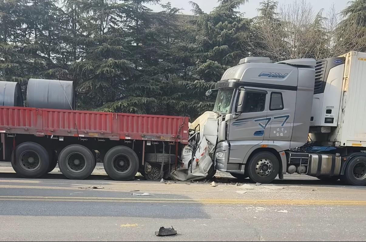 远离大货车[裂开]​​​
