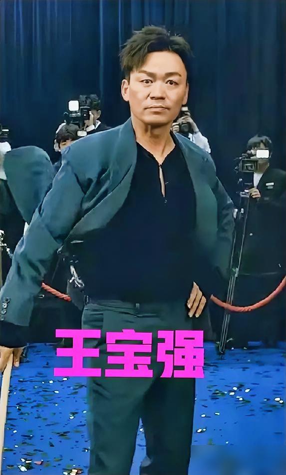 王宝强比释小龙大4岁，却要喊他师叔！俩少林同门憋30年终于拍黑帮片了！你想想