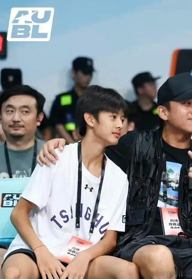 邓超儿子真的又像邓超又像孙俪的[捂脸哭]也算是星二代里面比较帅的吧​​​