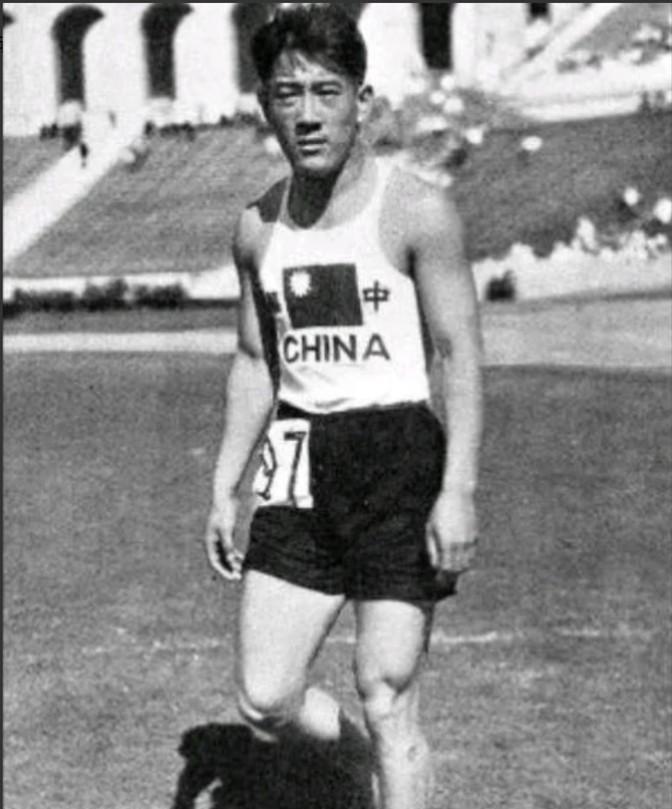 1932年，张学良赞助给刘长春8000大洋，让他去参加洛杉矶奥运会，坐了22天的