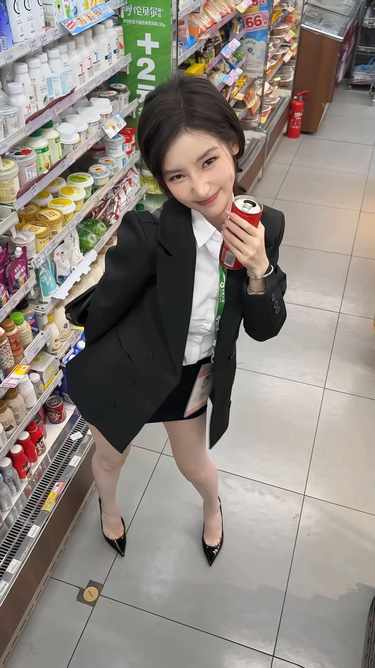漂亮的御姐有傻气社畜御姐