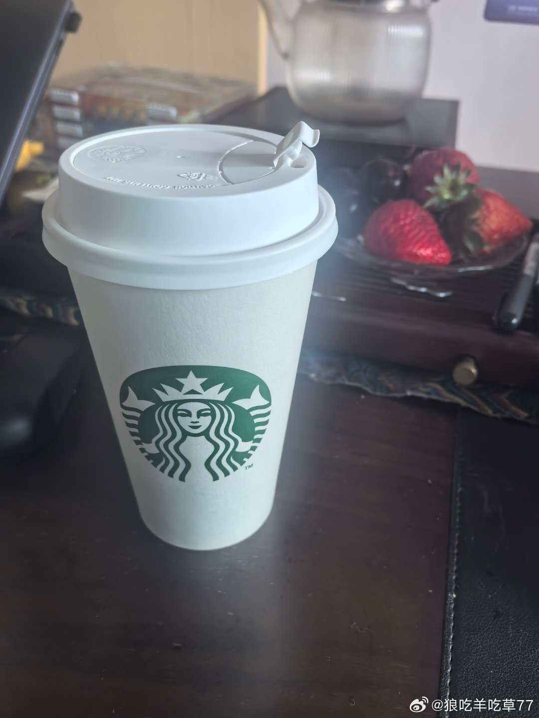这人啊。真是平常外卖咖啡都是点瑞幸，肯悦多。星巴克贵呀！这次千问有25的红包，我