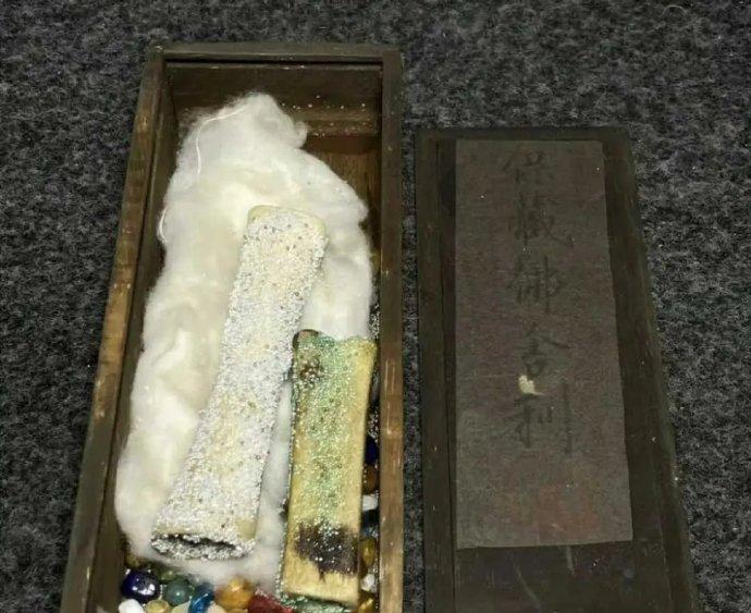 原来舍利子长这样！第一次见实物，直接看呆了！以前总在电视剧里听说舍利子，以