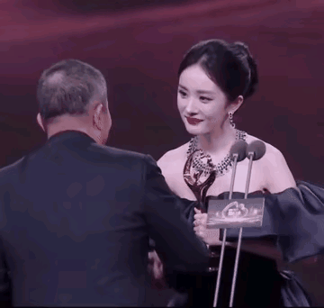 我不是黑杨幂我就感觉她应该心机很深看人先看眼杨幂那一双眼睛一眼便知道她有