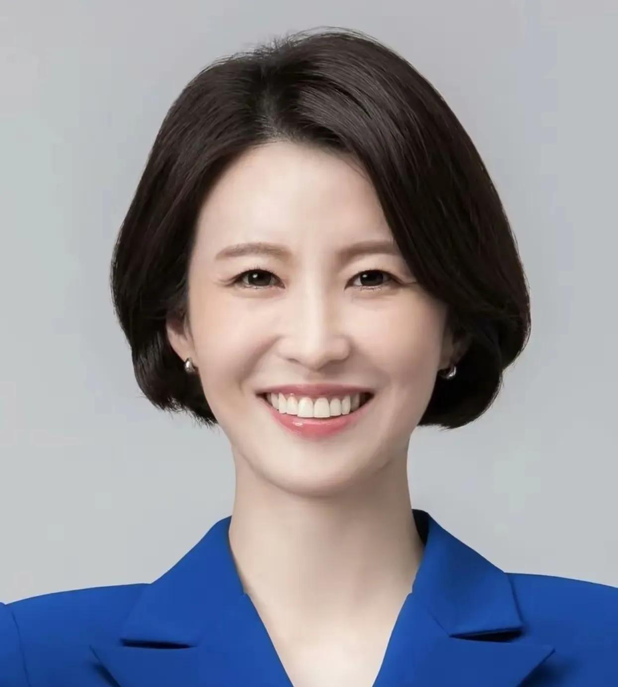李在明的成功当选，最应该感谢谁？有很多人会说，应该感谢他的助手安贵玲。还有人会