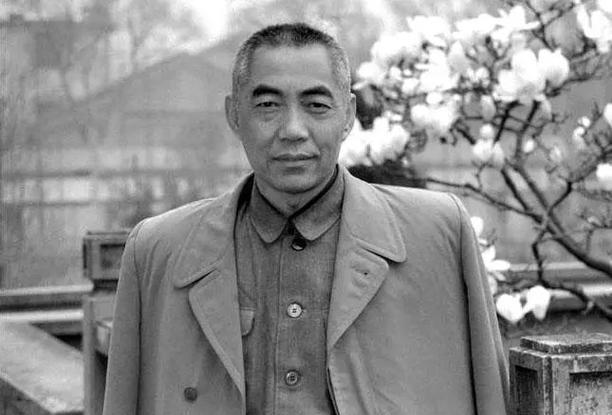 “八个样板戏，一个作家！”这难道是浩然的错吗？相较而言，到底是《丰乳肥臀》、《檀