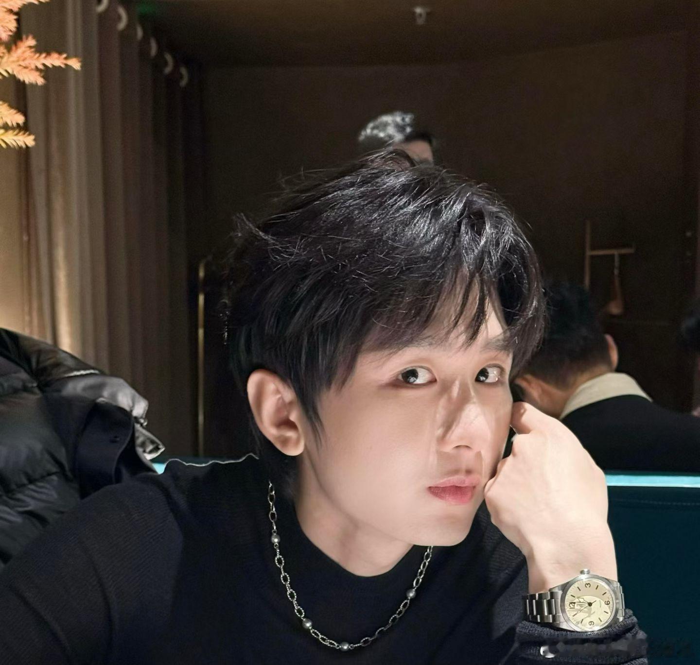 今天V中文版五月刊成毅封面B版释出有感