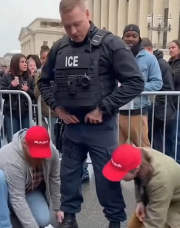 别用中国人的思维带入美国人！人人平等是中国的本地货，属于全世界独一份的高档货。西