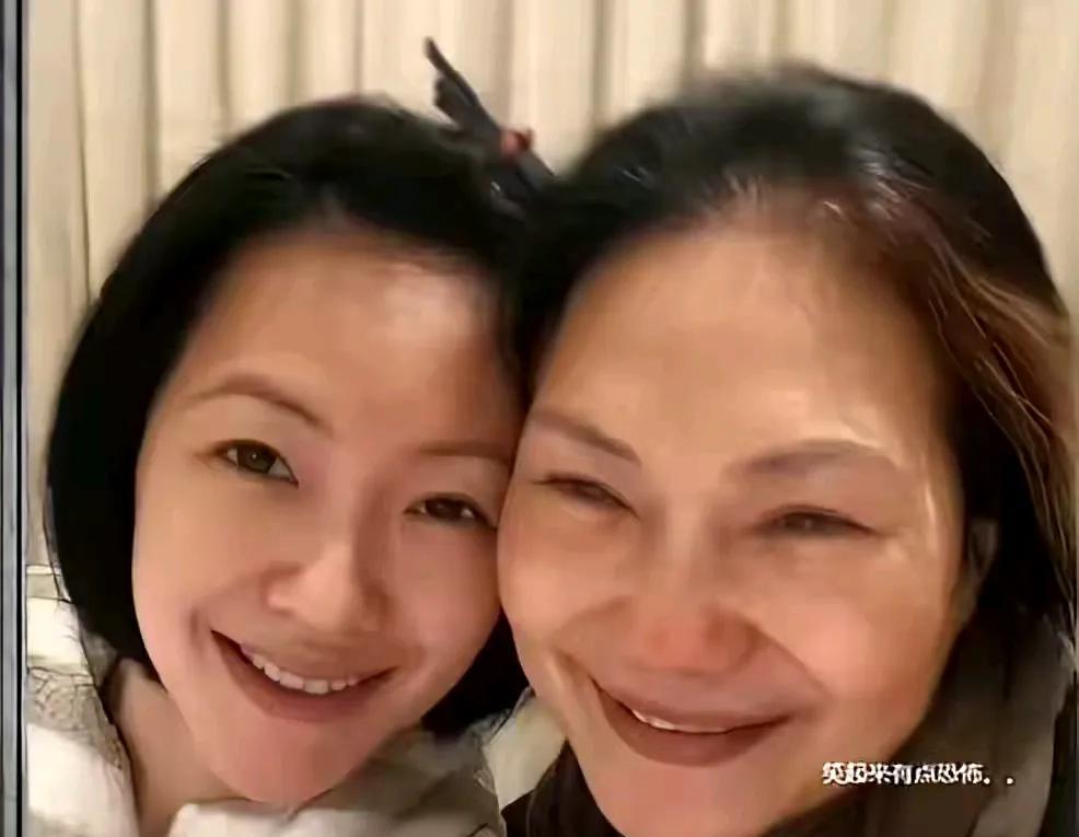 看网友们扒的图，马筱梅妈妈早年确实在台北街头支过早餐摊，这和茶山主人”确实有点出