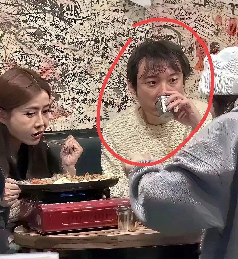 钱是男人的底气。王思聪财务独立，据传自有公司，身家30亿。也赚过钱。现在他父亲王