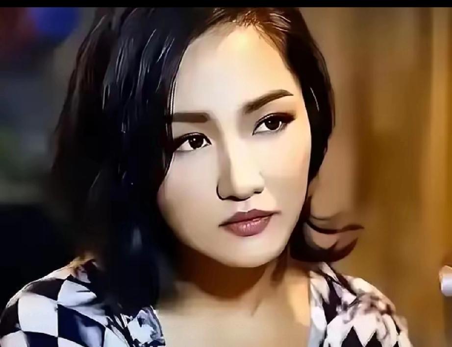 全网破防！瞿颖爆红不忘兄长，25年兄妹情深太治愈1998年，刚走红