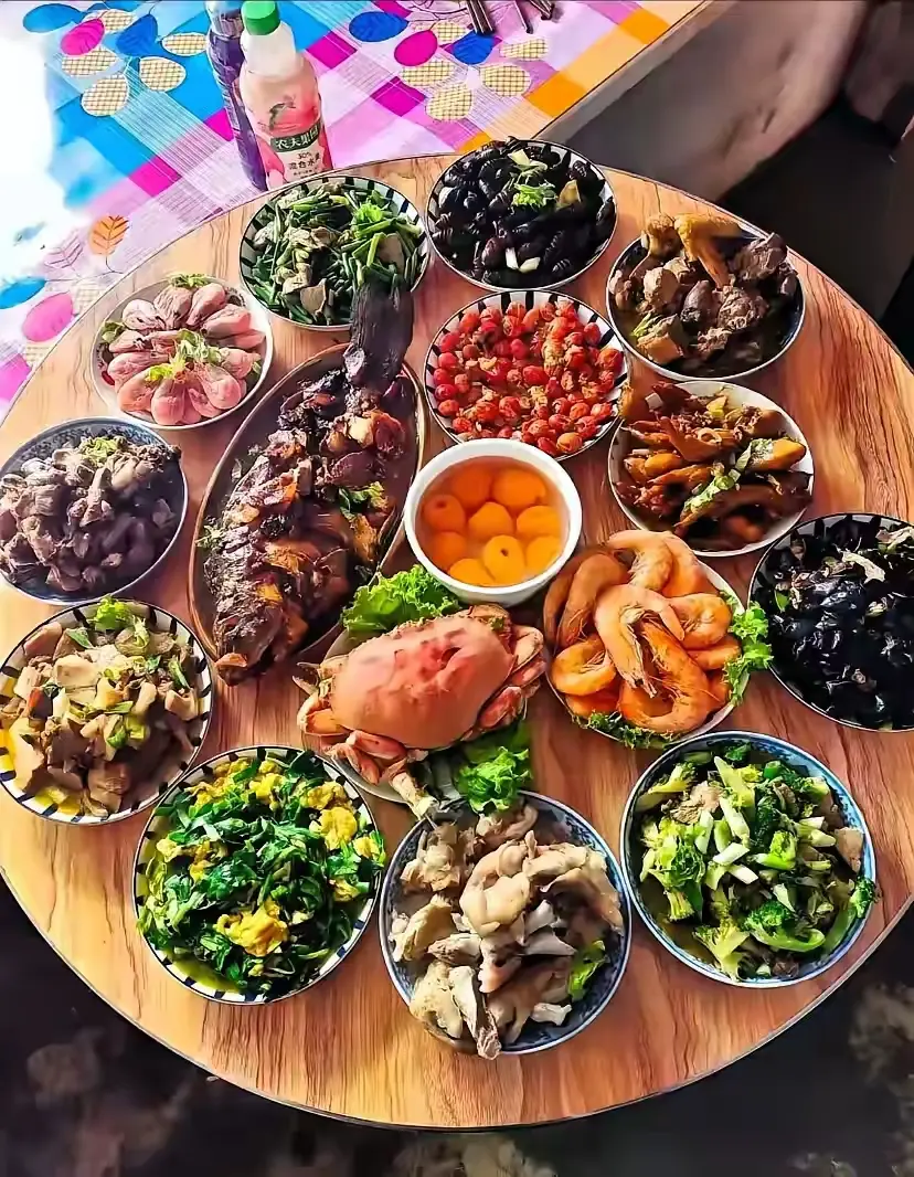 这桌菜招待客人，不比酒店差吧？
