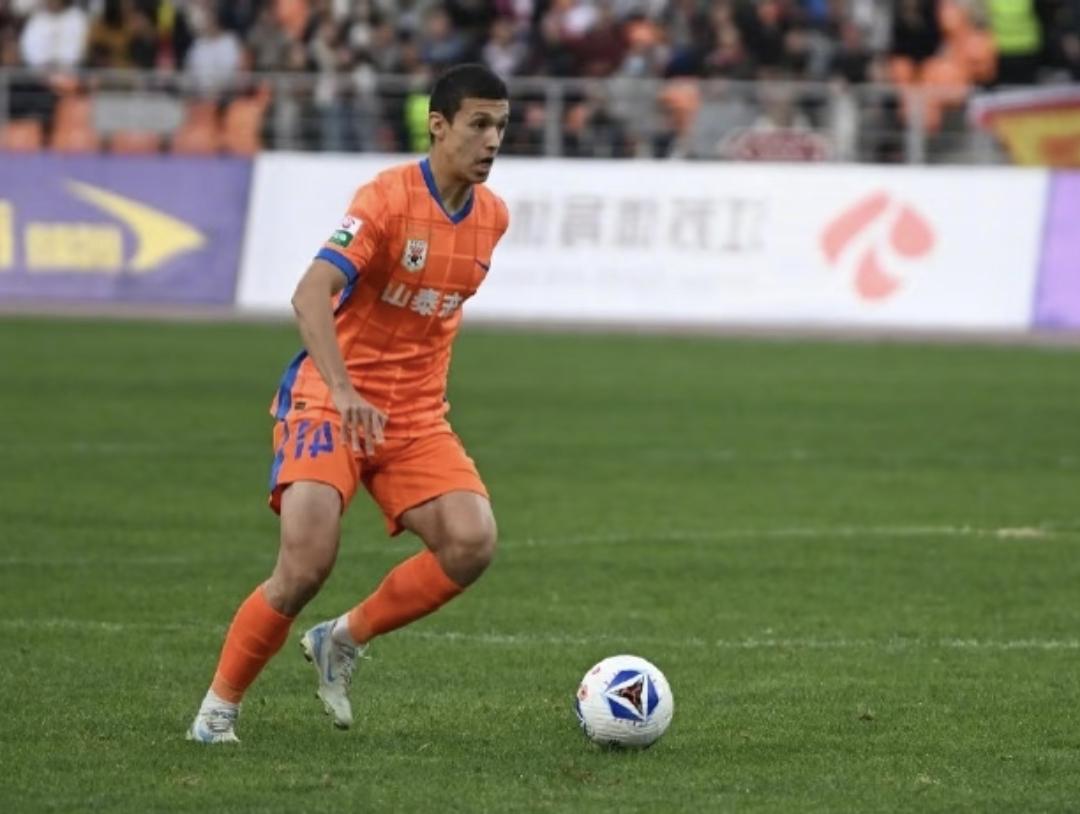 一步慢步步慢，依木兰再这样可真不行啊。只能踢B队，还又一次受伤下场，快追不上几个