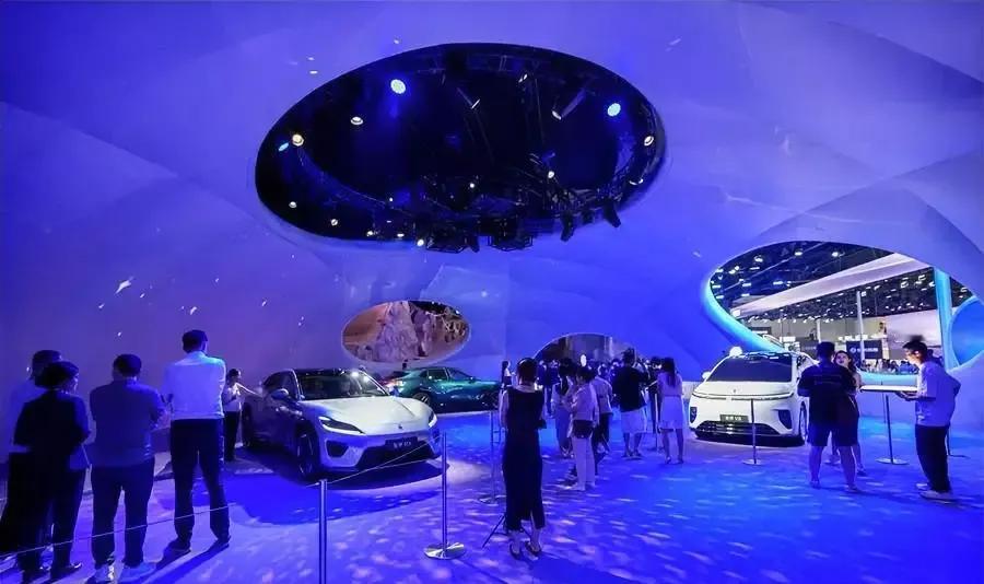 你信不信，未来的中国有可能是这样的：这四种生活想象，放到2026成都车展里最先发生变化的，正是出行方