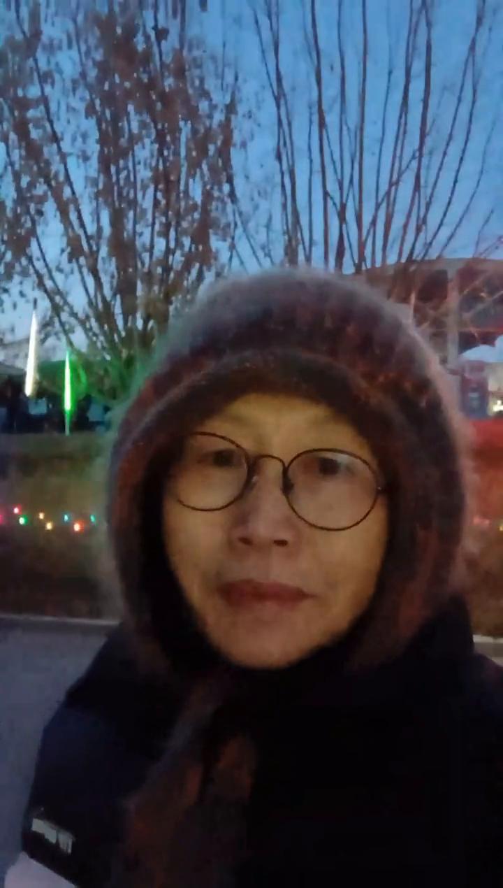 今天小年，祝我爱的人和爱我的人小年快乐。人生不求满分，但求满足。生命不求富贵，但