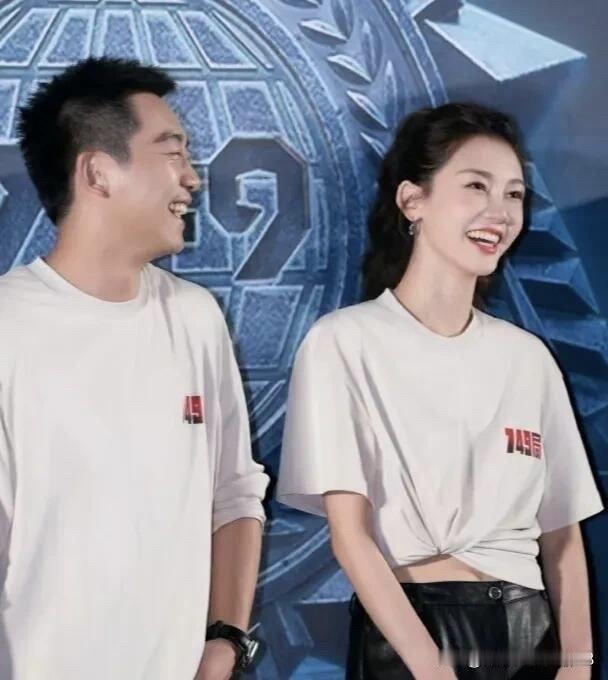 当年冯小刚导演在《芳华》里选的三美，钟楚曦、苗苗、杨采钰几个人后来只有苗苗最幸福