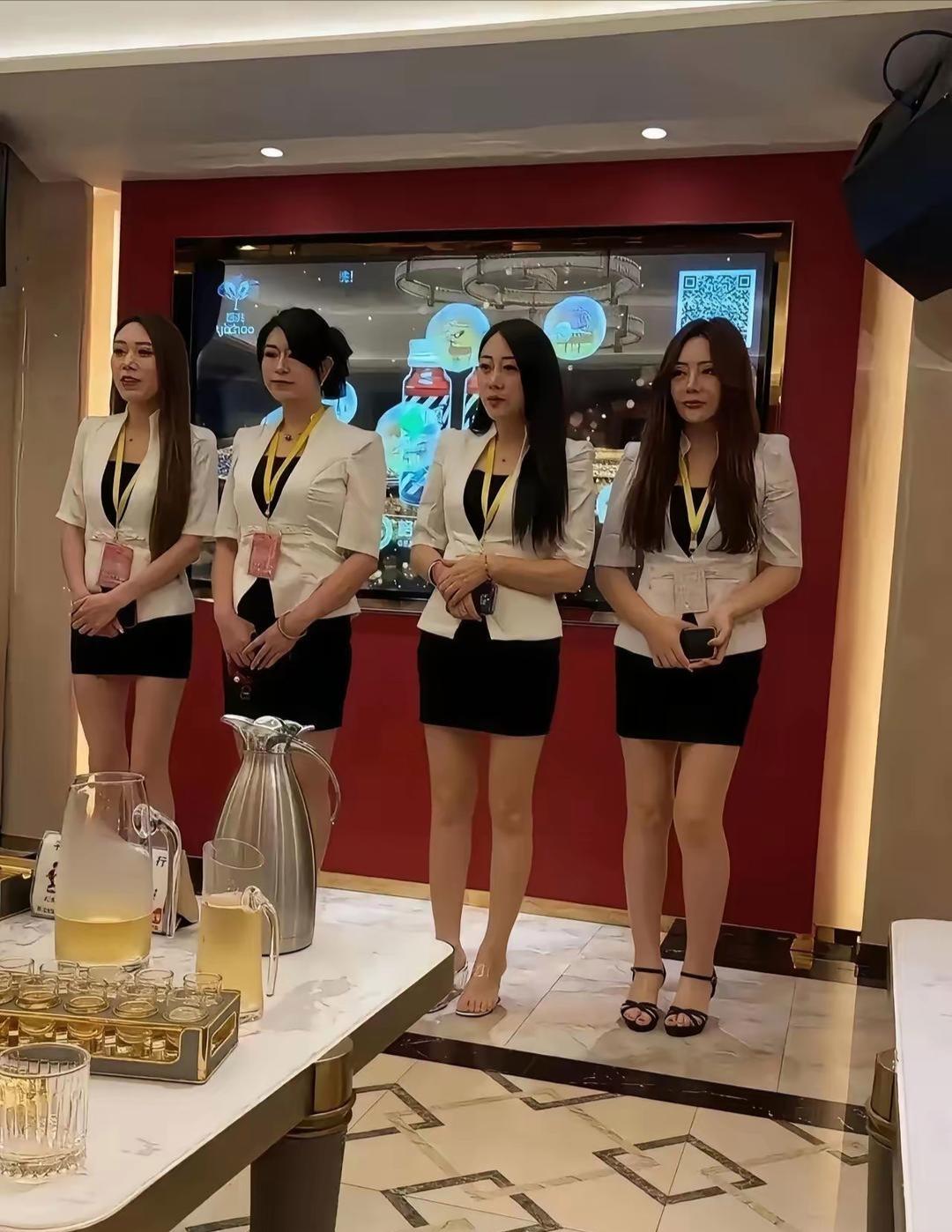 老板，换了一批又一批，现在只有阿姨了吗？几千块的消费就这样