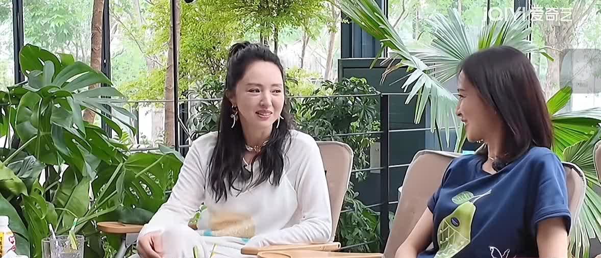 董璇再婚后，面临最尴尬的问题，不是男女双方经济差距大，而是女儿酒窝过