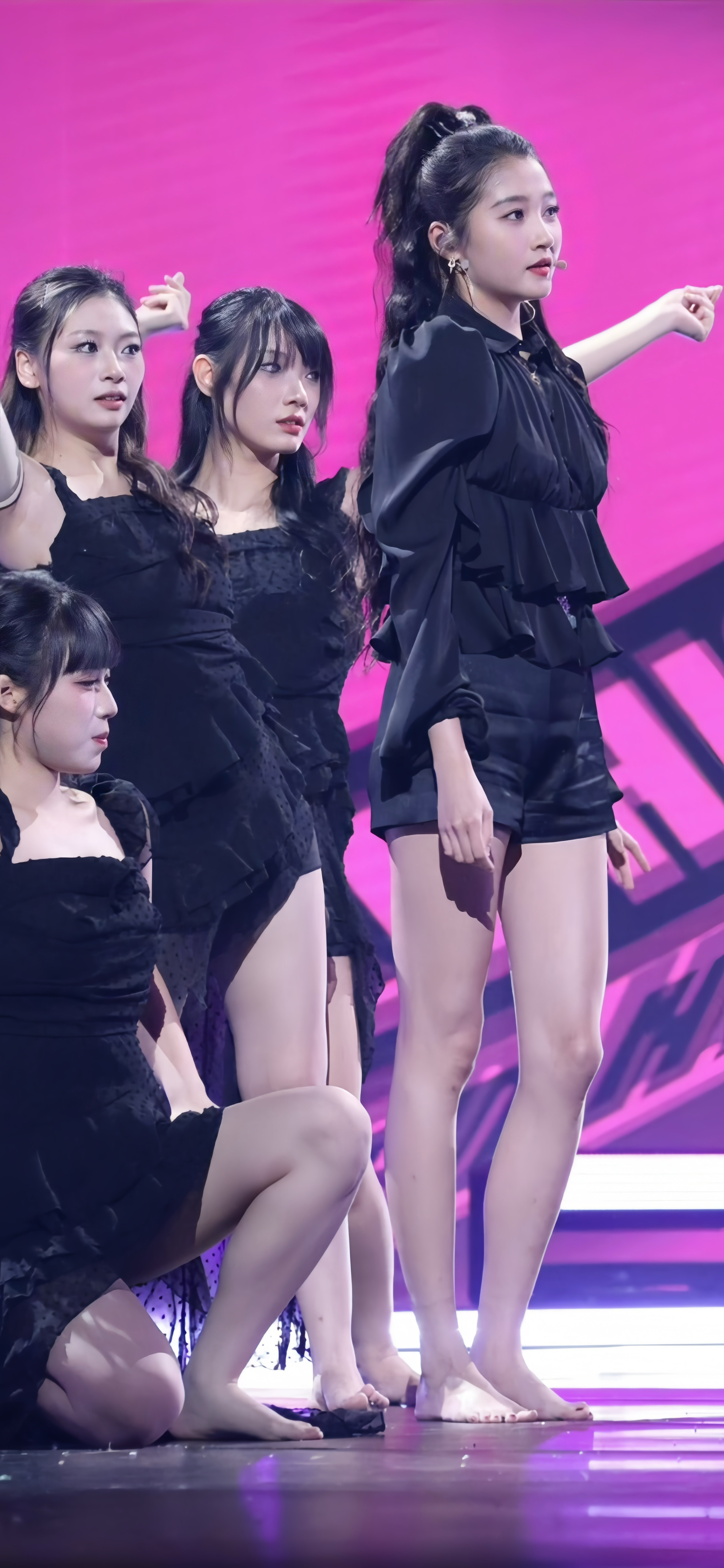 关晓彤x双11疯狂好六夜舞台生图·好美的漫画腿