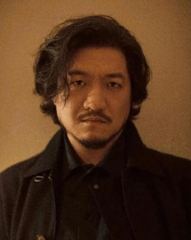 陈明昊可能是全中国最让制片人头疼的演员。片酬已经到了千万级别，但他一年只接一部戏