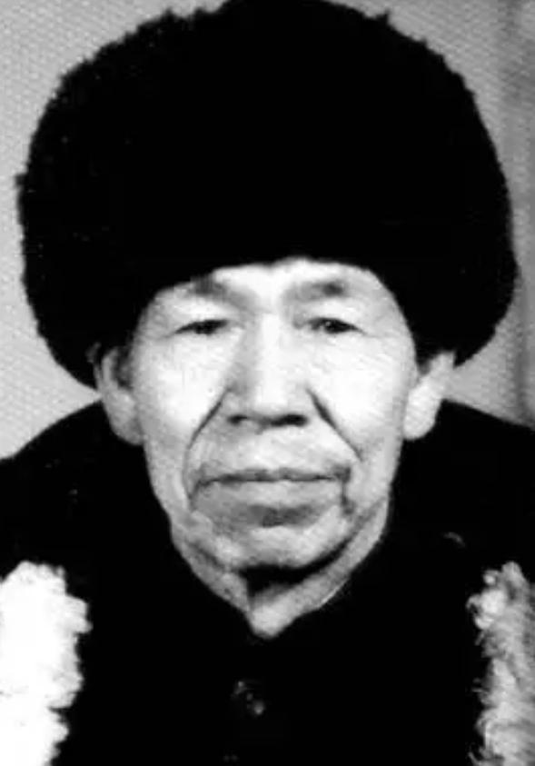 1938年，因为我军优待俘虏的政策，两个日本军官有恃无恐，竟然还敢出口辱骂我军士