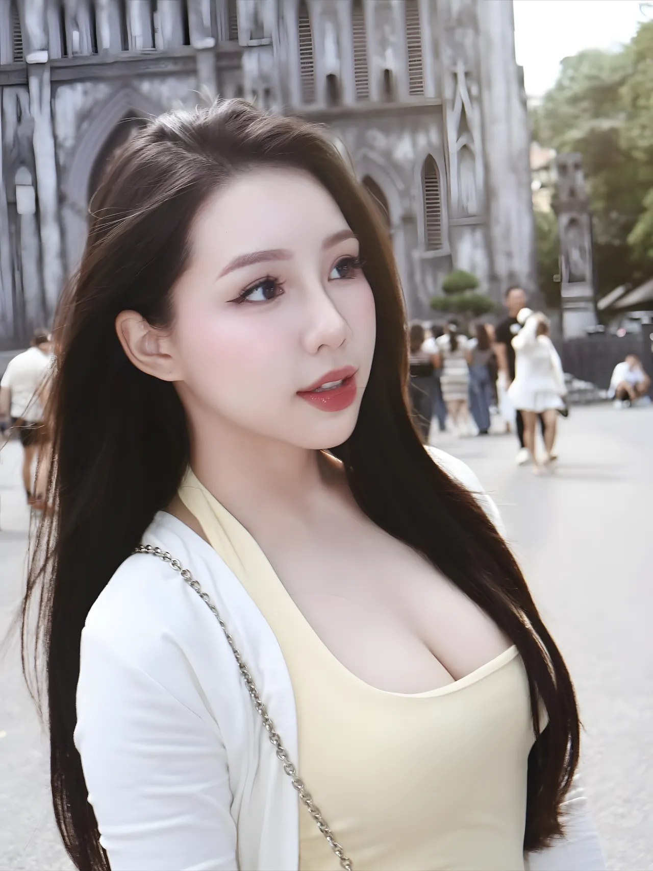 发现了一位精致迷人的温婉美女，就让我们一起来欣赏一下吧！图片均为正...