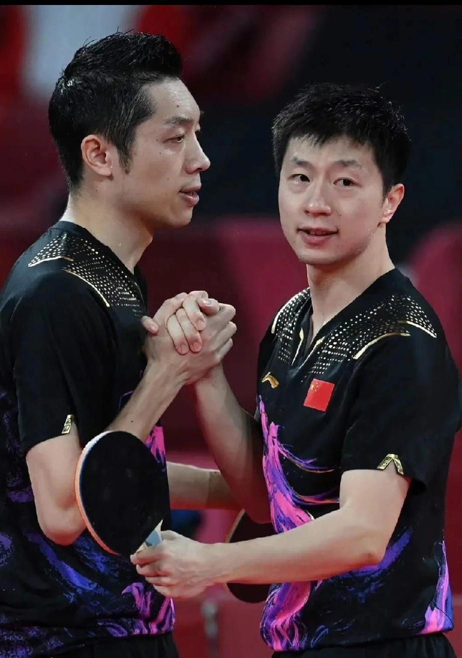 刷到龙蟒同框，瞬间破防！谁懂啊！刷到马龙和许昕同框的这一幕，一下子就戳中了