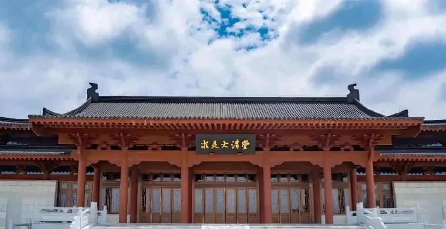 能考上985高校是人中龙凤了，要是能上985高校中的顶级班型，那是龙凤中的龙凤了