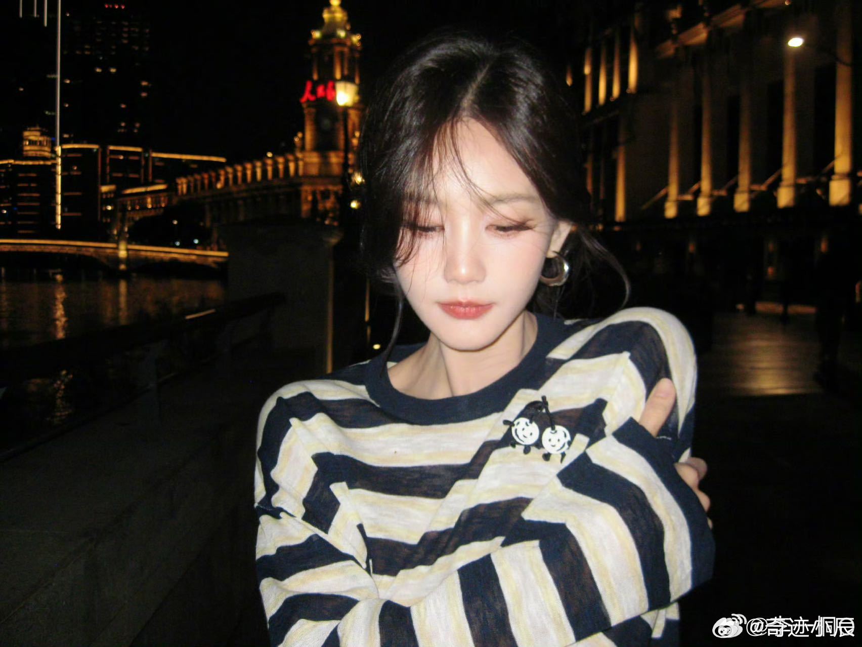 李一桐把废片发出来了李一桐愚人节营业李一桐愚人节“废片”营业绝了！每一张都美到