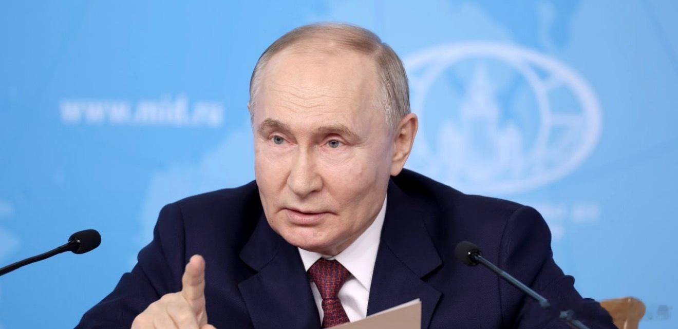 俄罗斯愿拨10亿美元给和平委员会普京这一步太绝了，绝在它同时打了好几张牌，而且每