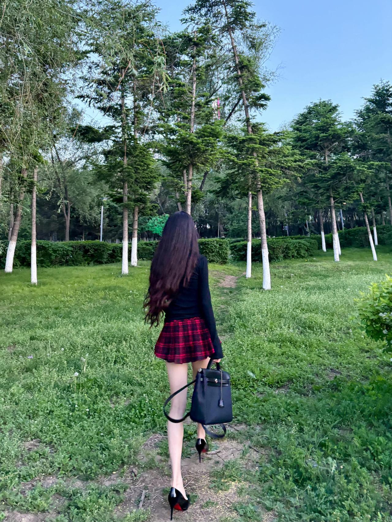 人这一辈子，女人这一生最大的贵人就是丈夫。嫁对了好男人，他能为你遮风挡