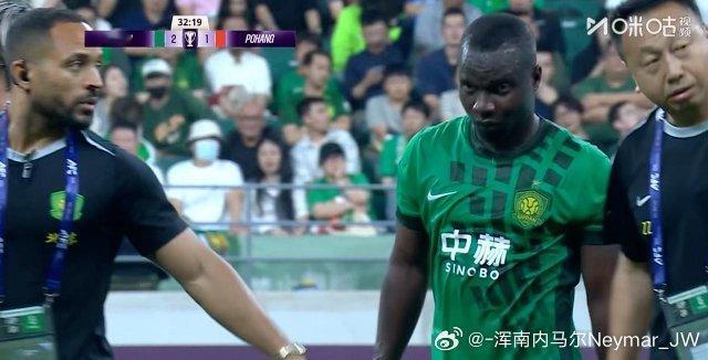 国内足坛消息汇总:大连英博队门将黄子豪赛季结束后离开球队已成定局。在亚冠中表现出色的沙德拉克有希望出