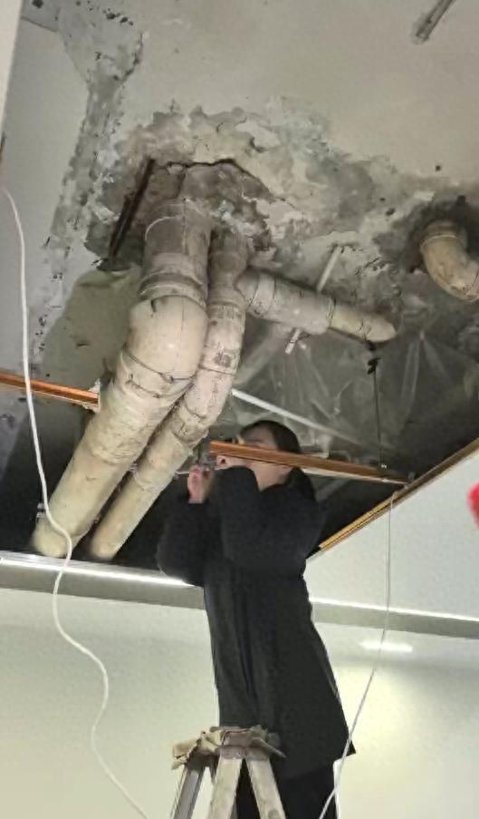 重庆万州吴女士卖房得40万，因买家装修后转卖，被法院判赔购房款及各项费用80万元