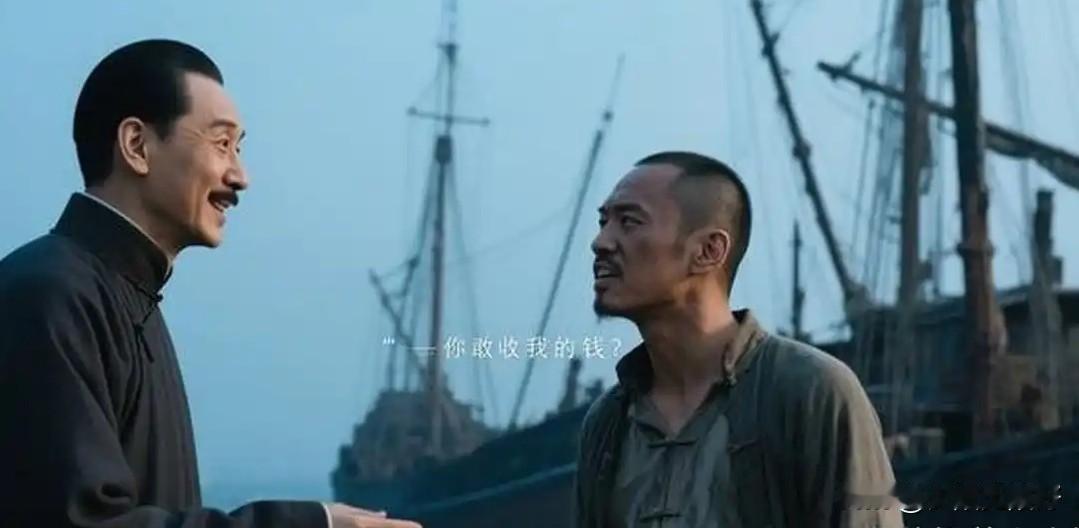 1930年代的上海滩，杜月笙微服逛码头，被地痞拦路收保护费。他淡笑问：“你敢收我