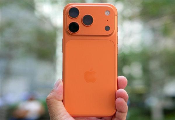 【苹果用户请注意！新款iPhone电量耗尽后或无法开机多款机型受影响】新款iP